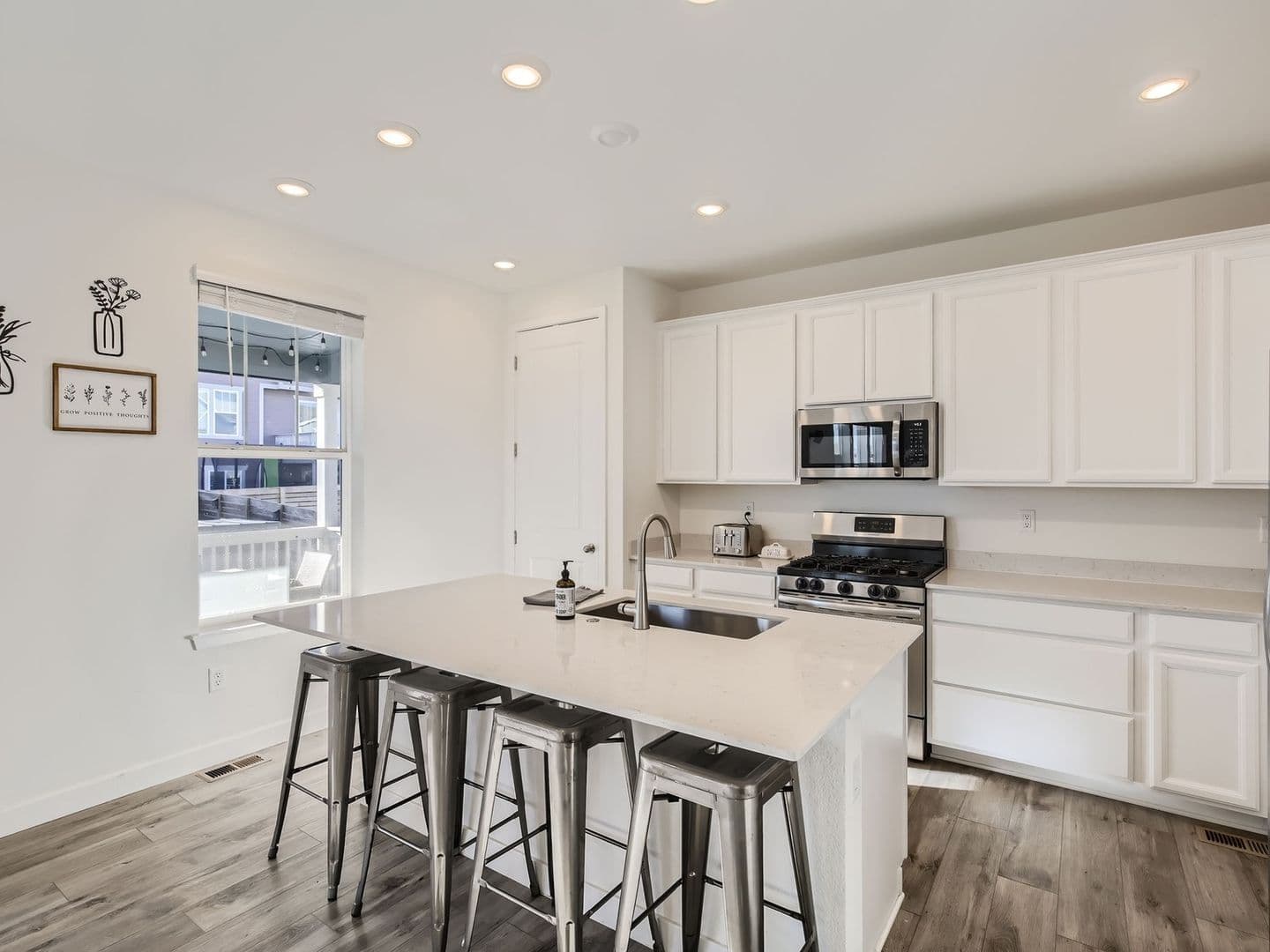 Longmont House: 12885 Bay St
