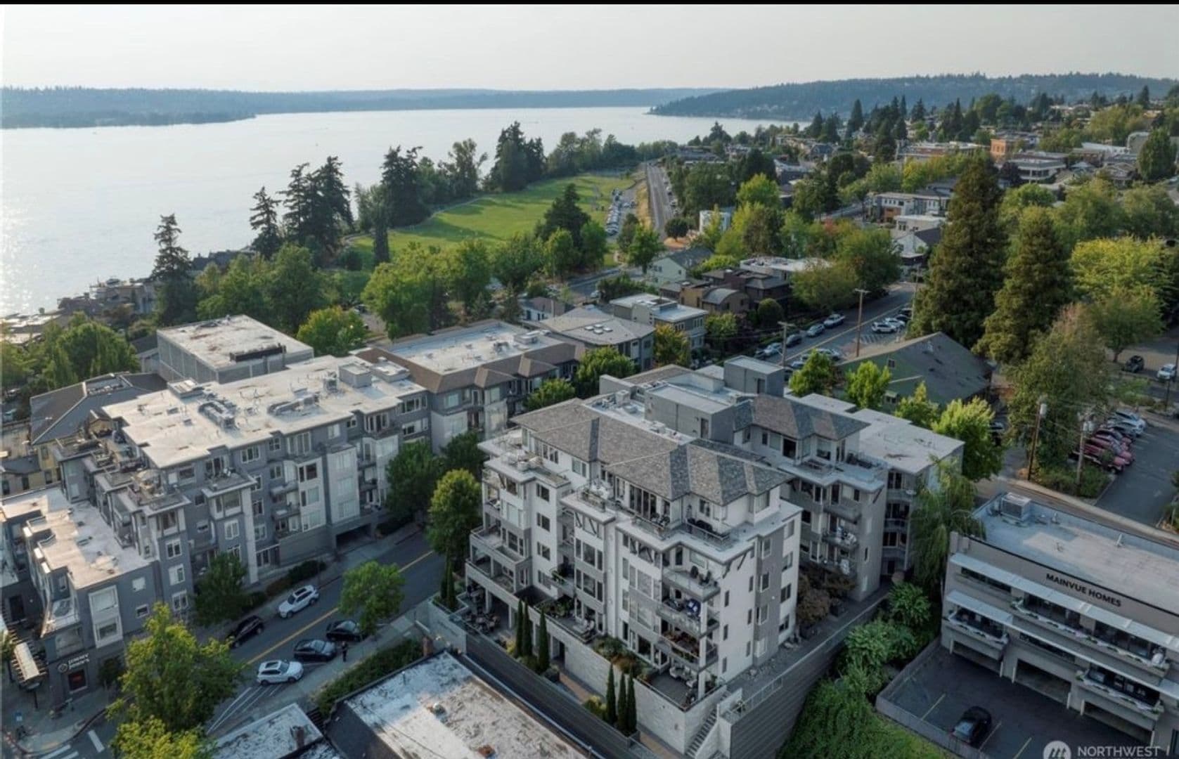 Kirkland Condo: 220 1st St