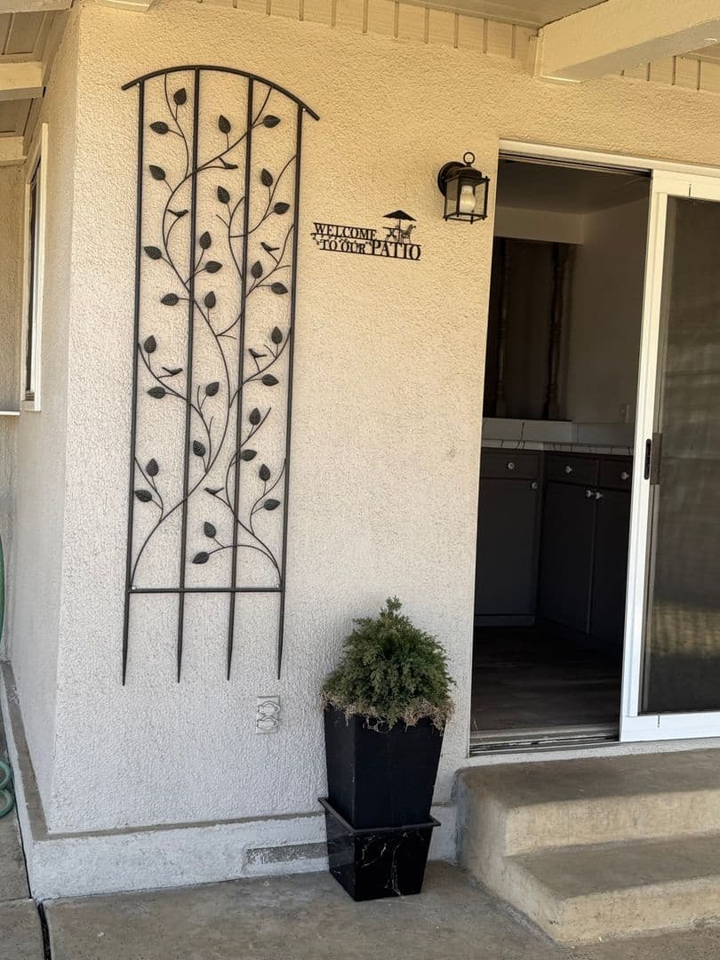 Visalia House: 16534 Avenue 291