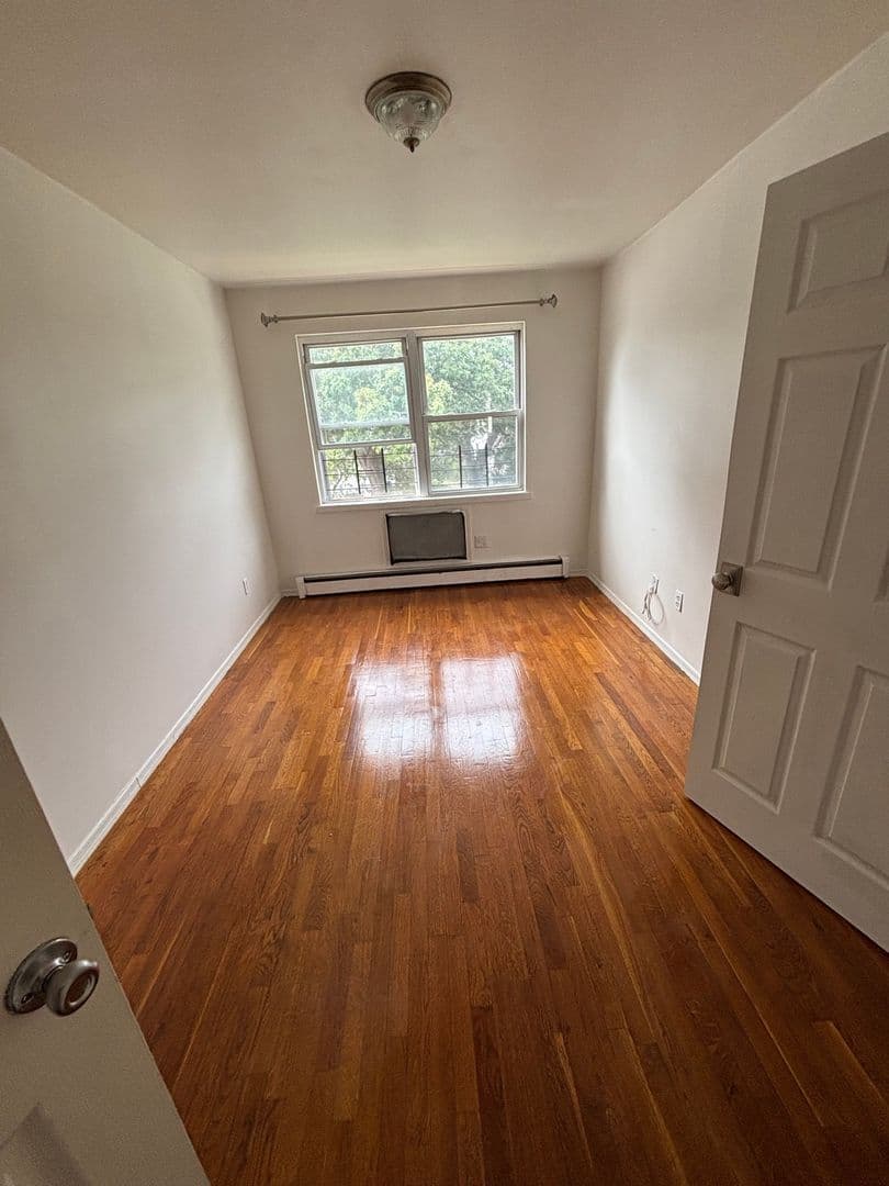 Far Rockaway Townhome: 1035 Gipson St