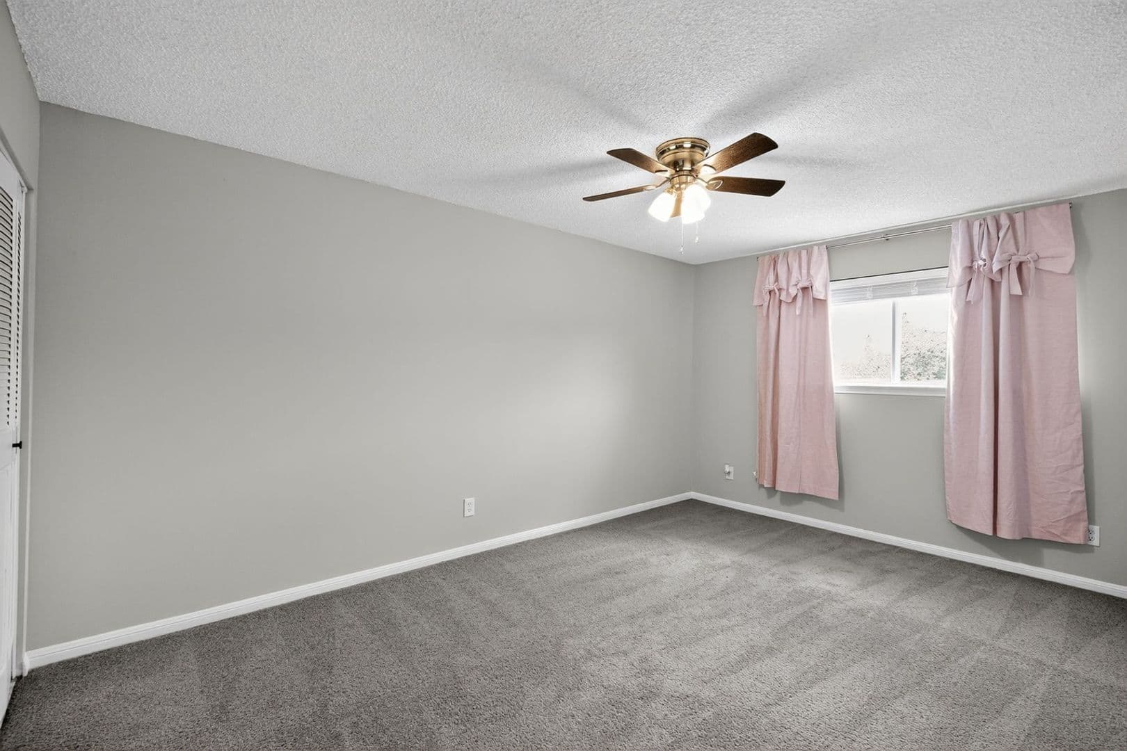 Houston House: 2250 Shadowdale Dr