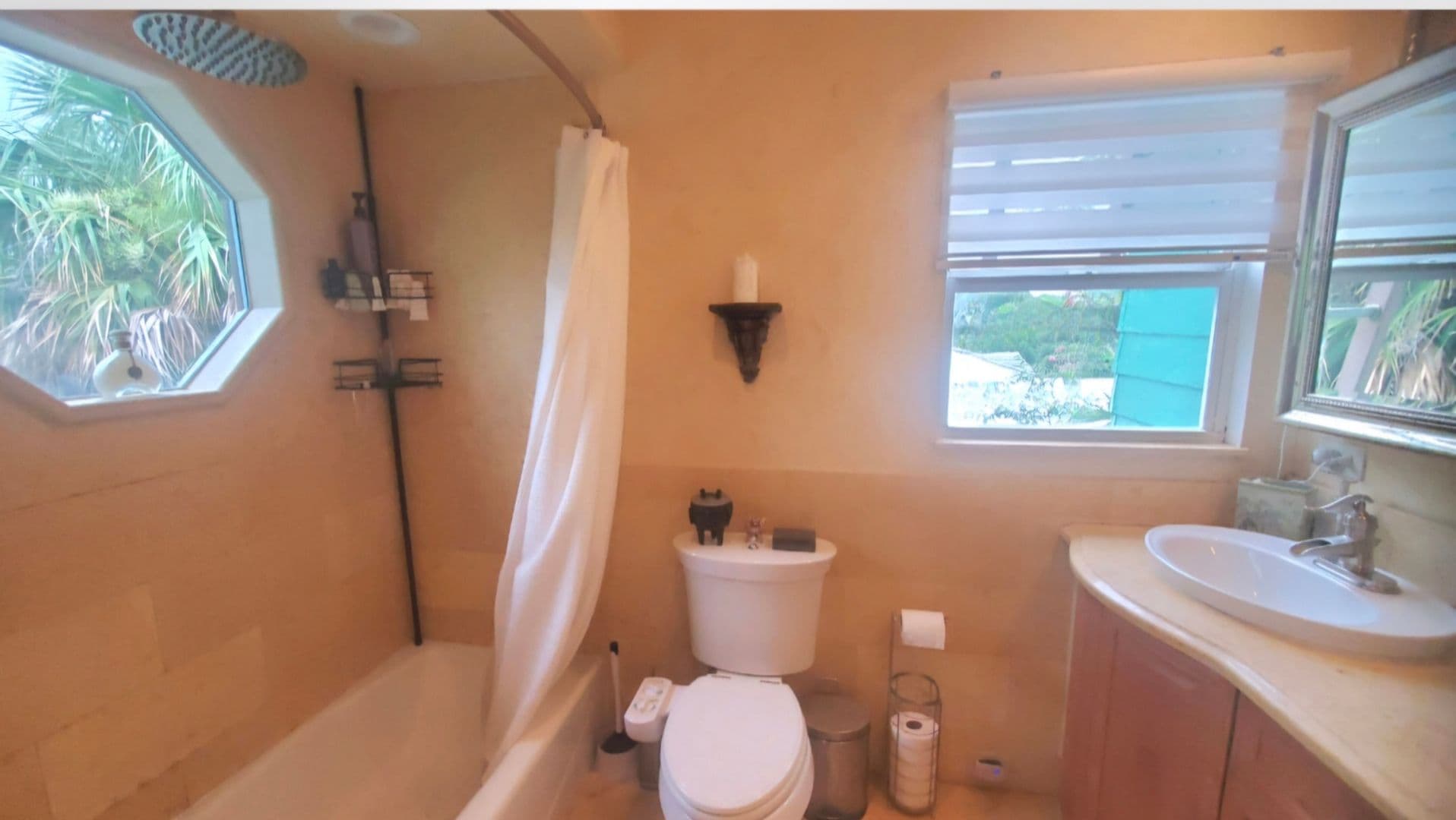 Lake Worth Beach House: 215 N Palmway