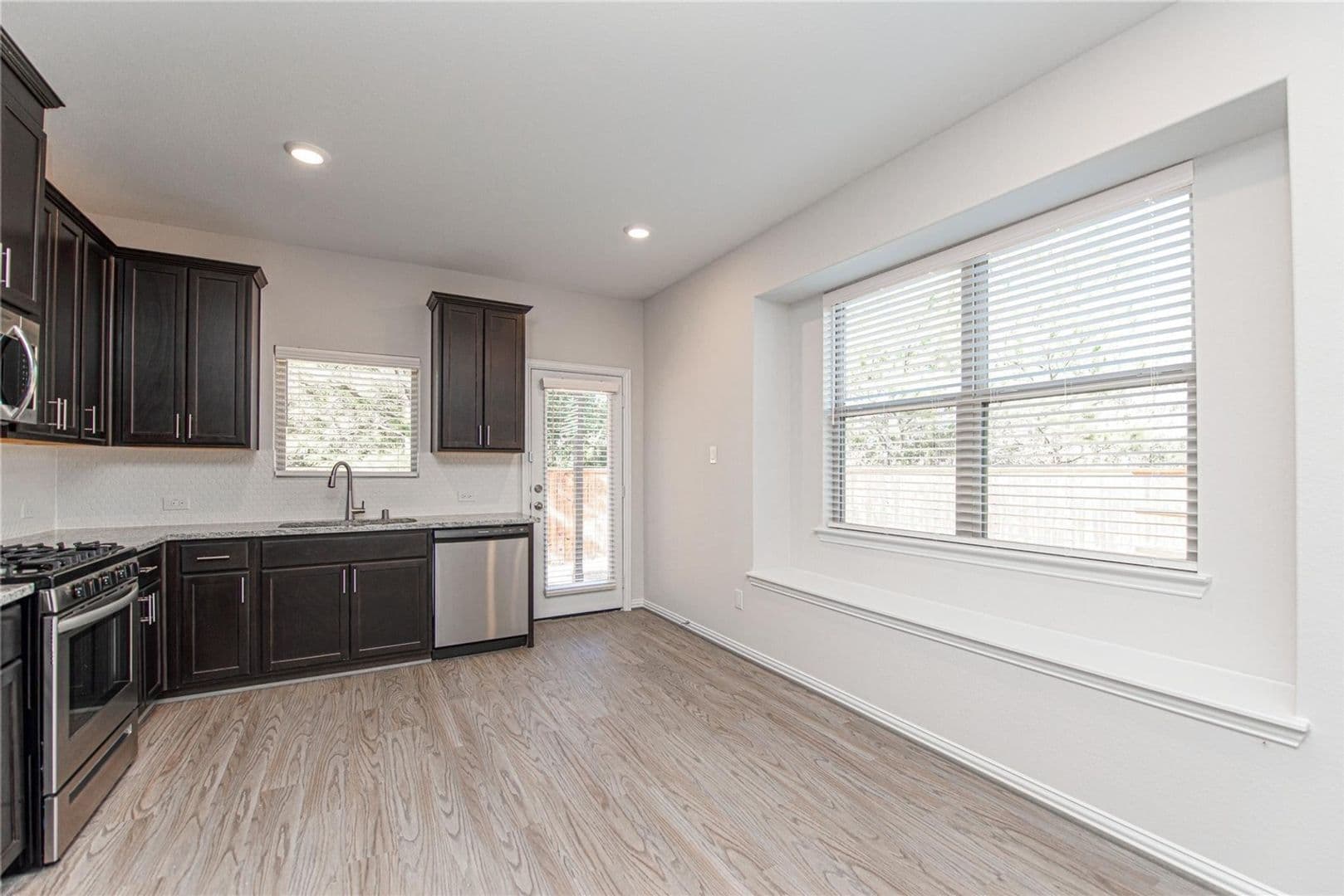Conroe Townhome: 107 Silver Sky Ct