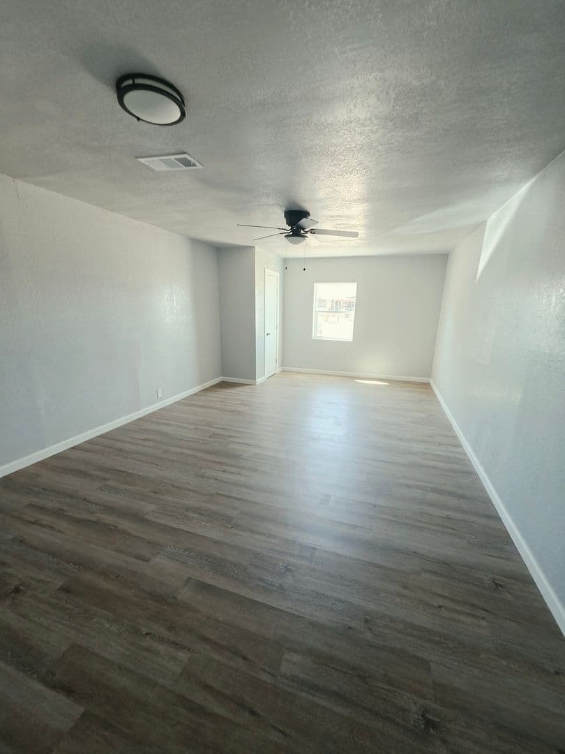 Lubbock House: 7403 Globe Ave