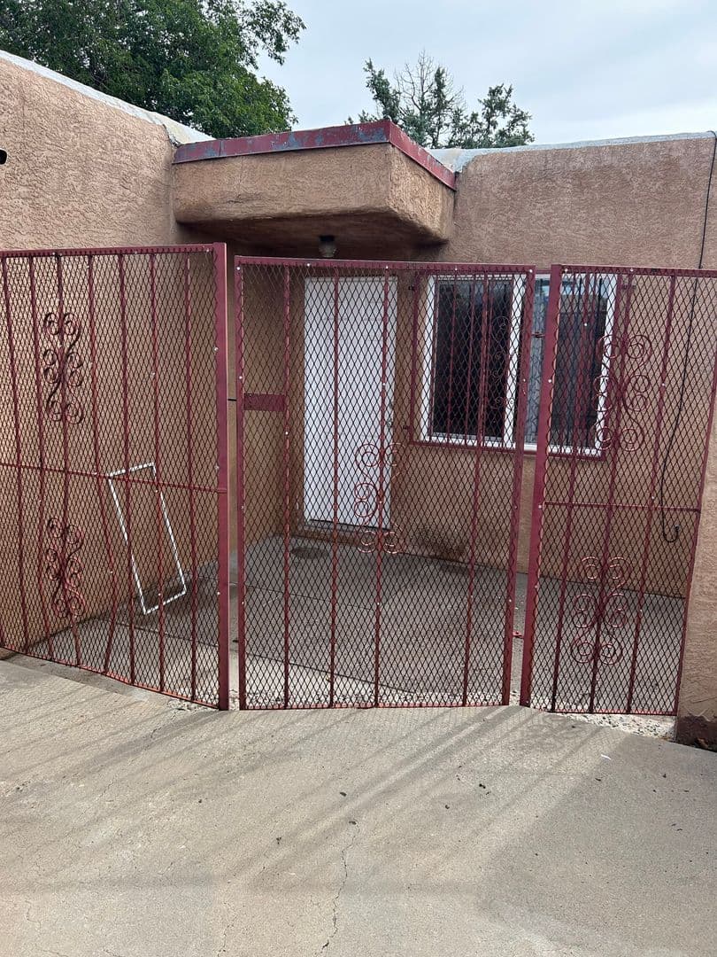 Albuquerque House: 2534 Cagua Dr NE