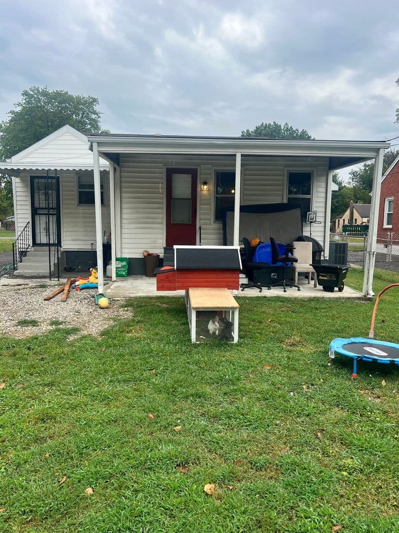 Louisville House: 1015 W Indian Trl