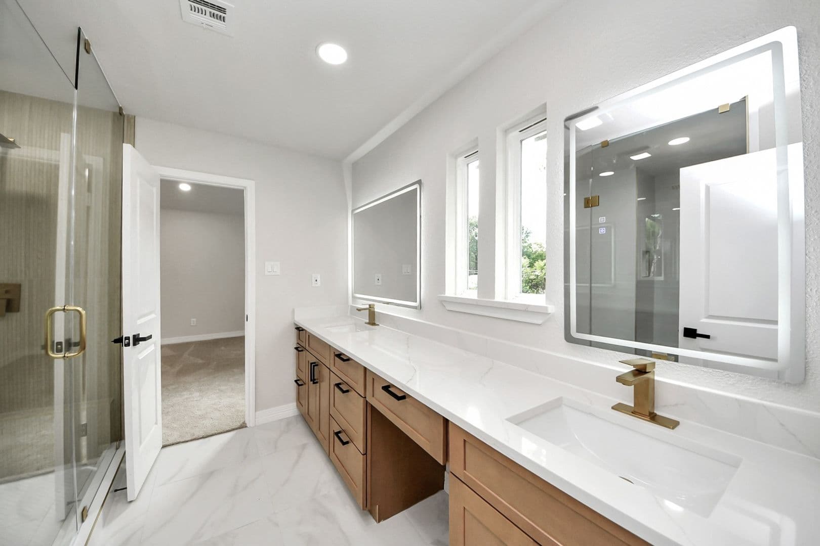 Houston House: 10806 Olympia Dr