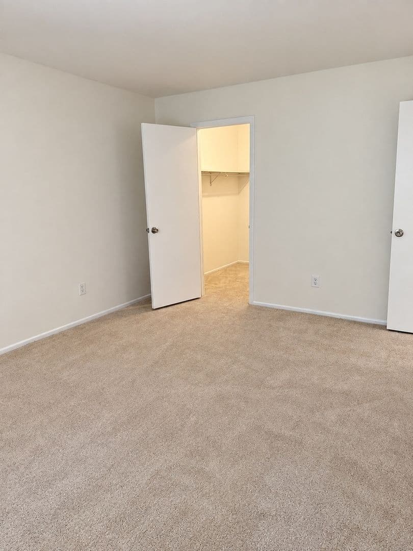 Maple Shade Condo: 25 S Church Rd