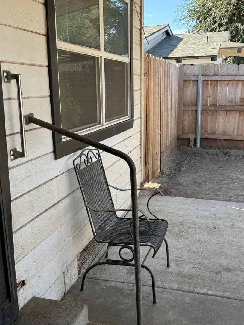 Visalia House: 16544 Avenue 291