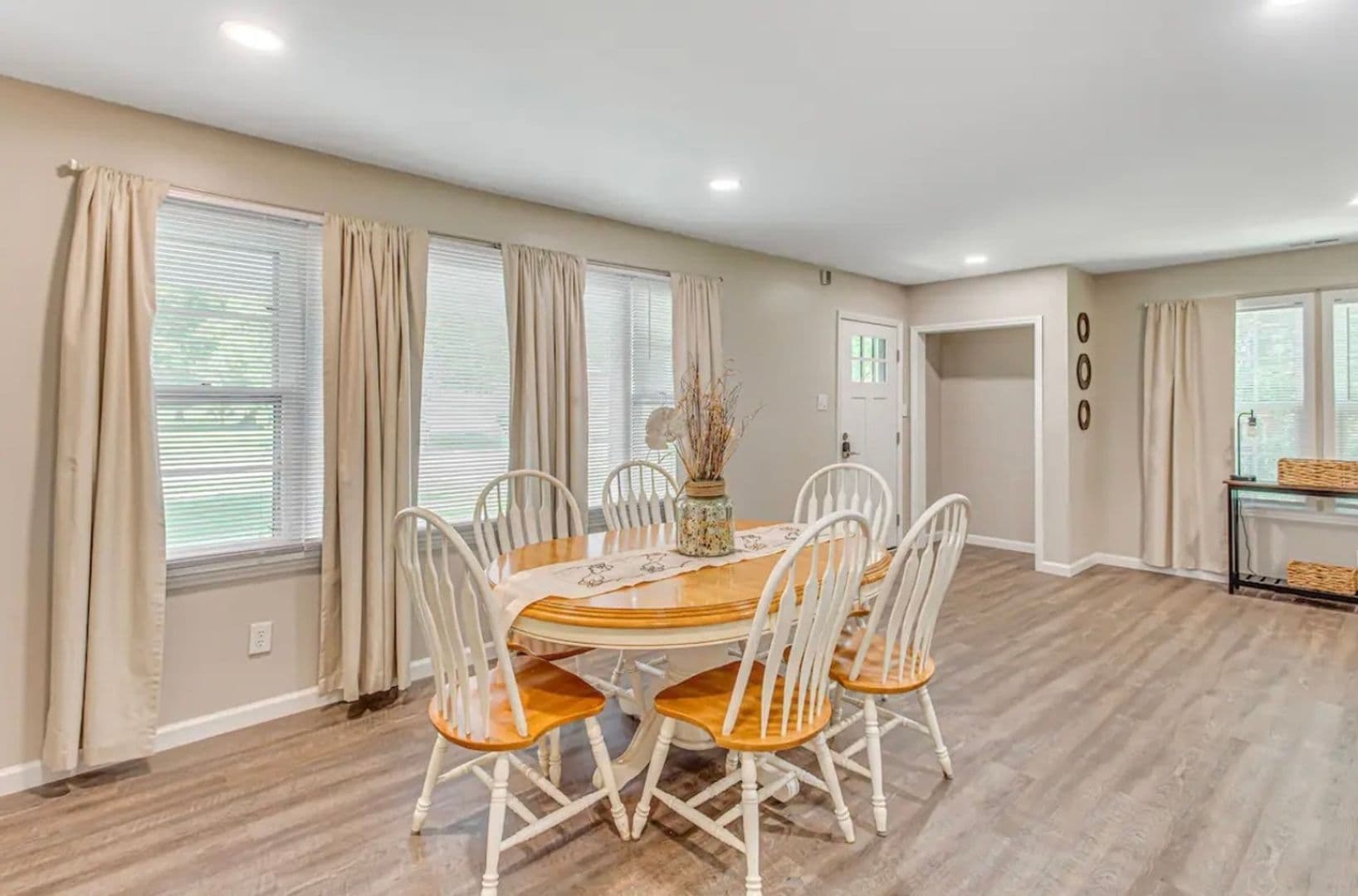 Whiteville House: 208 E Columbus St