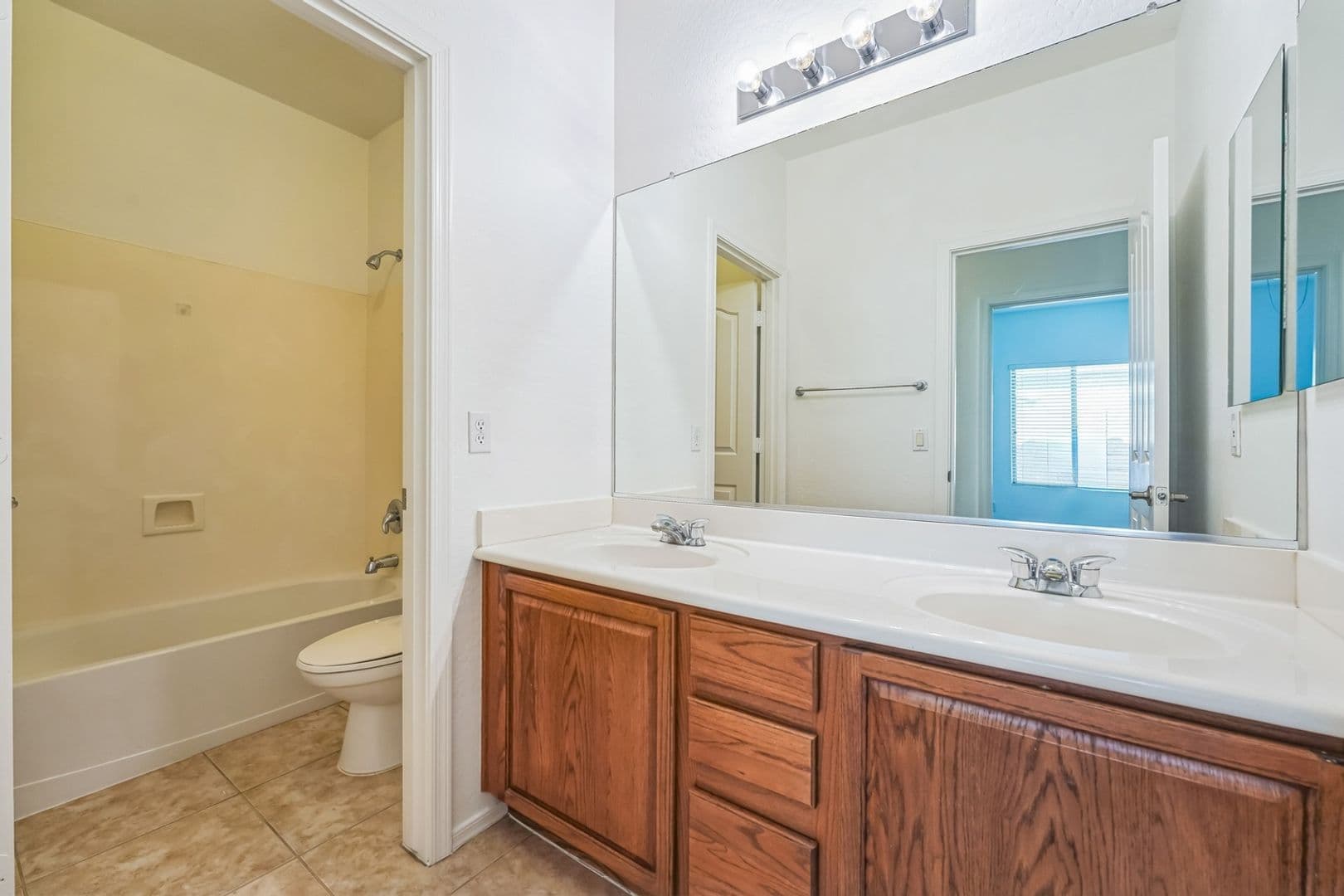 Gilbert House: 1268 E Birdland Dr