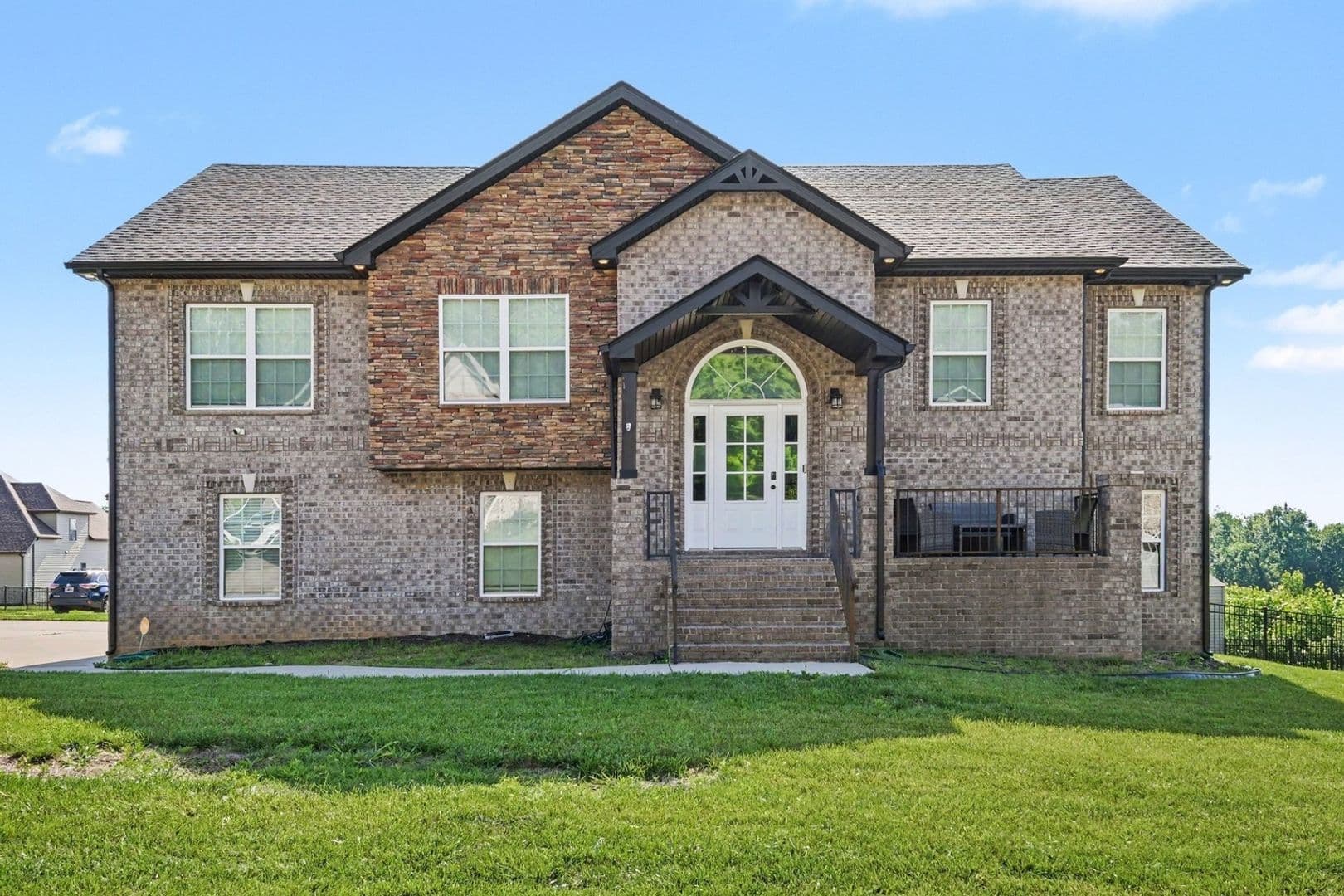 Clarksville House: 529 Cresthaven Ln
