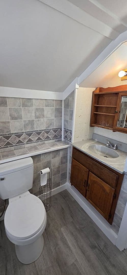 Oswego House: 72 E Schuyler St