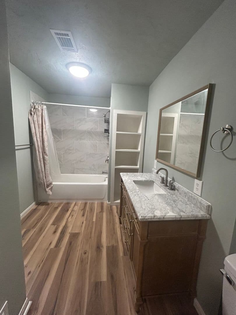 Mabank House: 18016 Lakeview Blvd