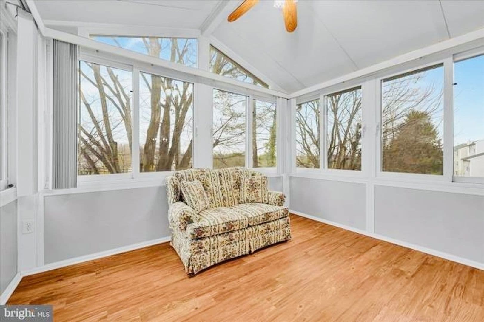 Harrisburg House: 6106 Spring Knl Dr