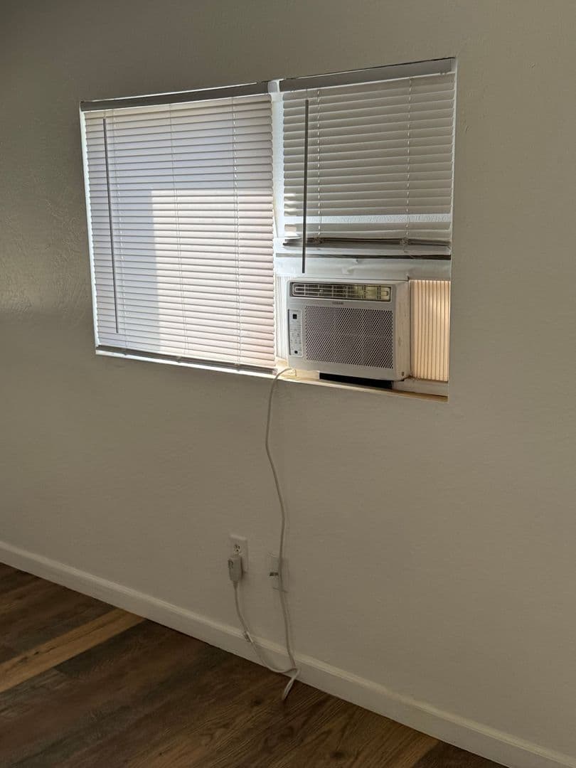 Visalia House: 16534 Avenue 291