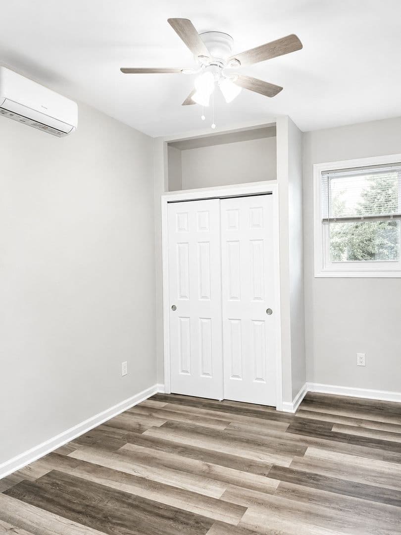 Jersey City Townhome: 207 Armstrong Ave