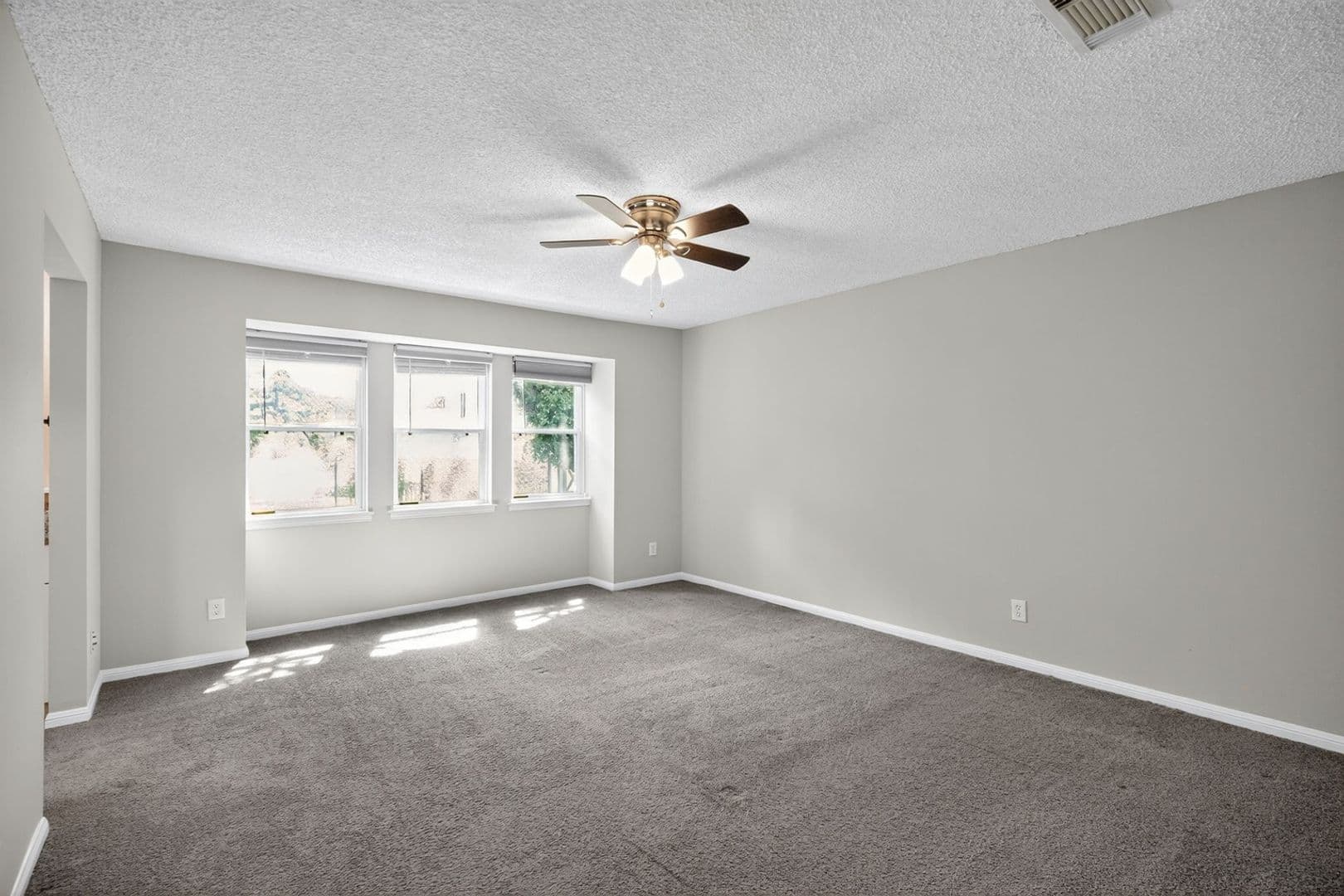 Houston House: 2250 Shadowdale Dr