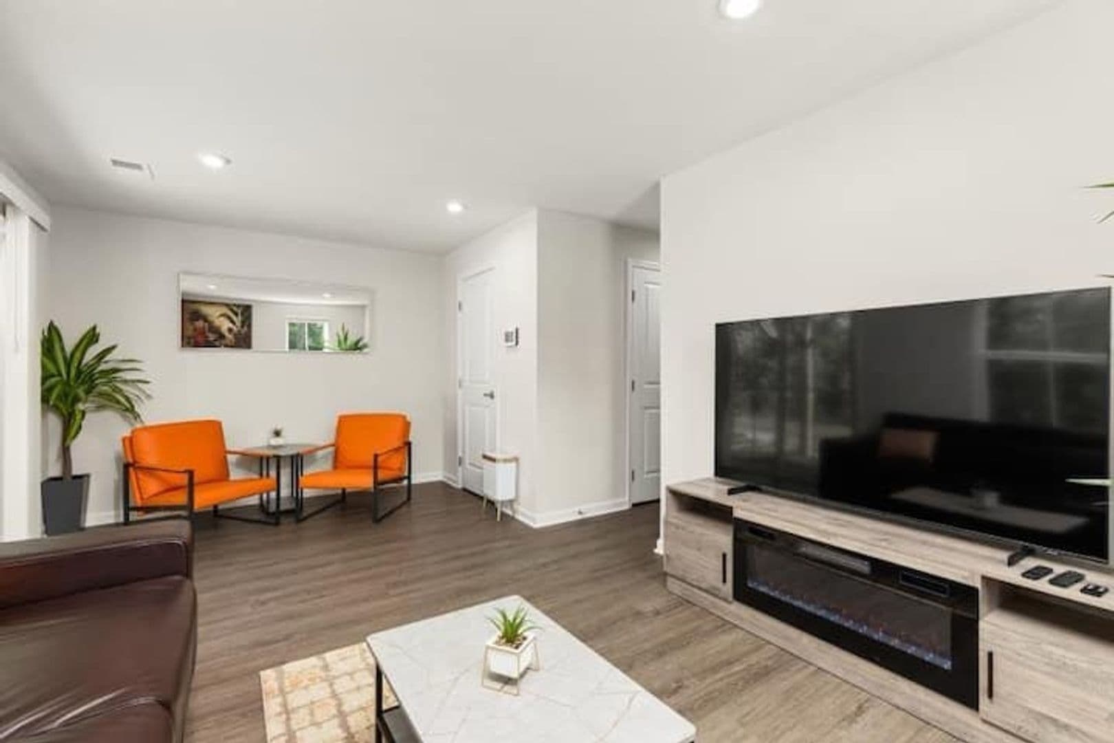 Portsmouth House: 207 Falcon Ave