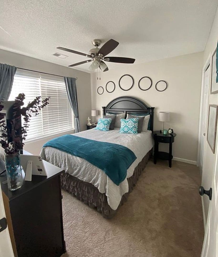Columbia House: 6 White Wing Ct