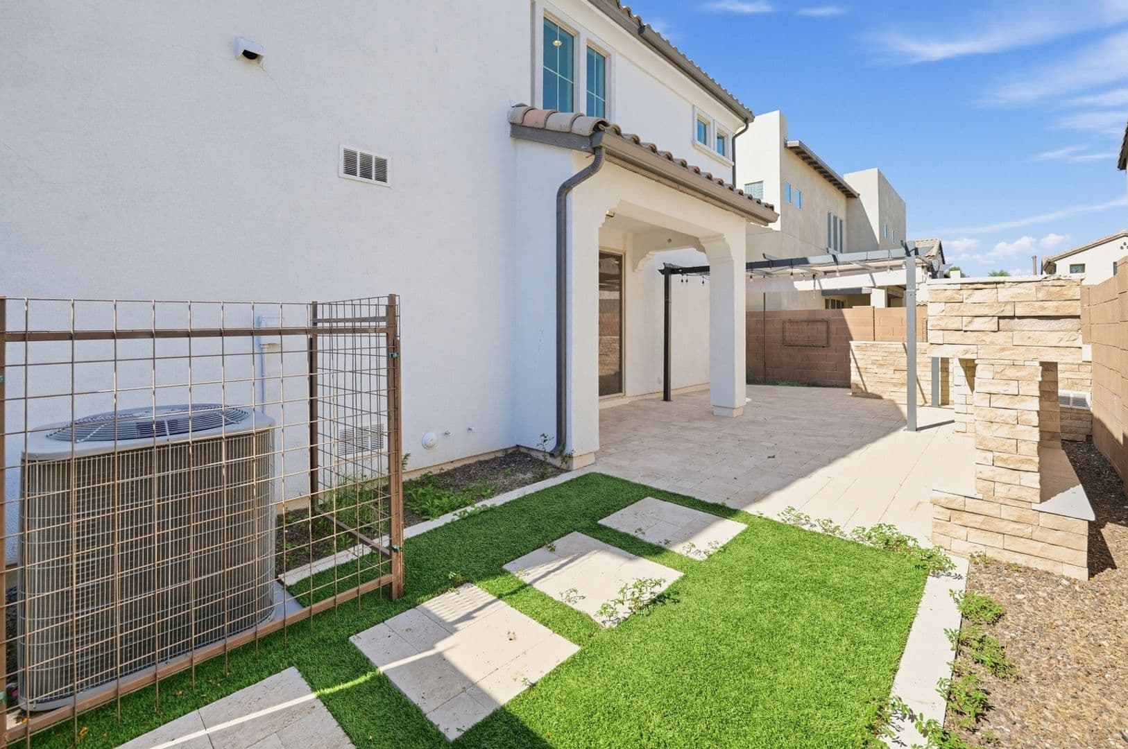 Gilbert House: 1957 S Follett Way