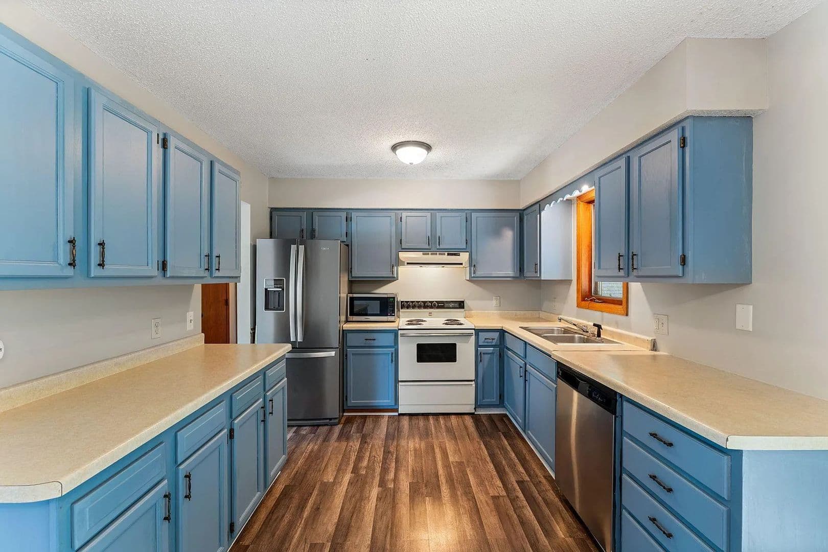 Cannon Falls House: 509 Mill St E