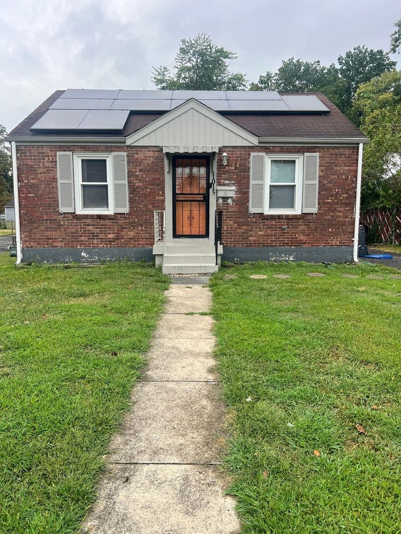 Louisville House: 1015 W Indian Trl