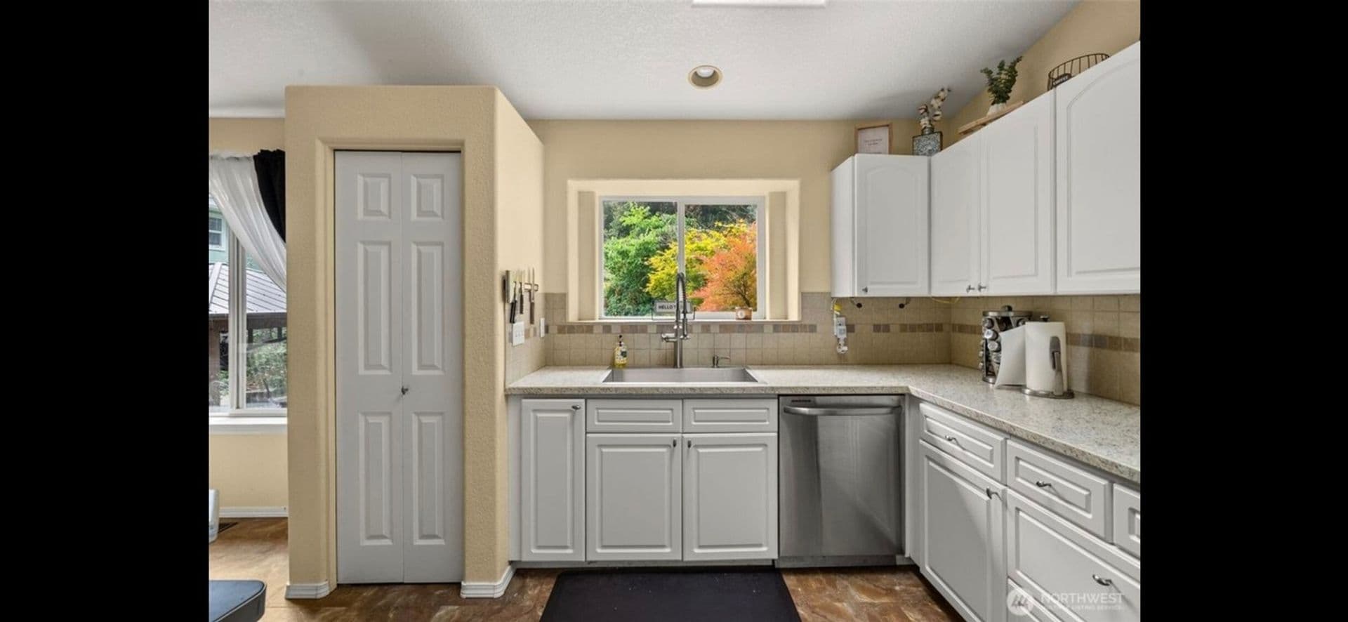 Olympia House: 627 Bates St SW