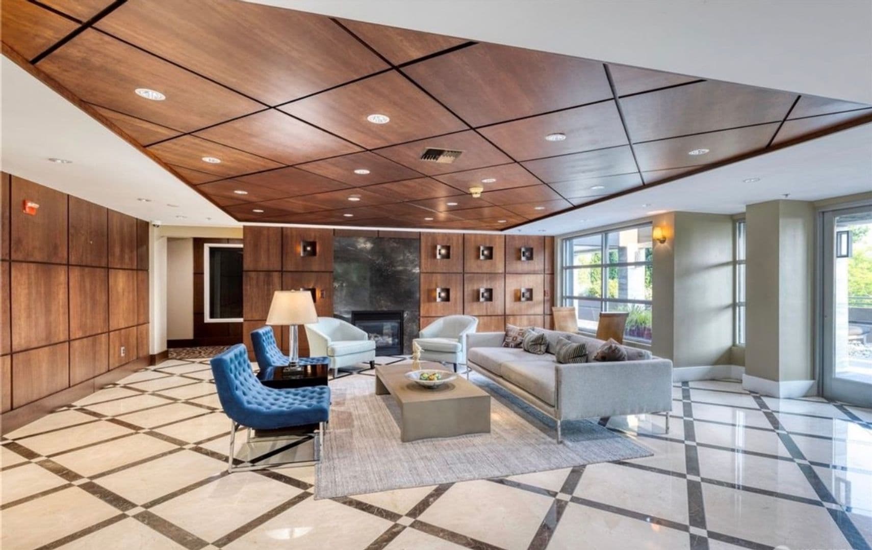 Kirkland Condo: 220 1st St