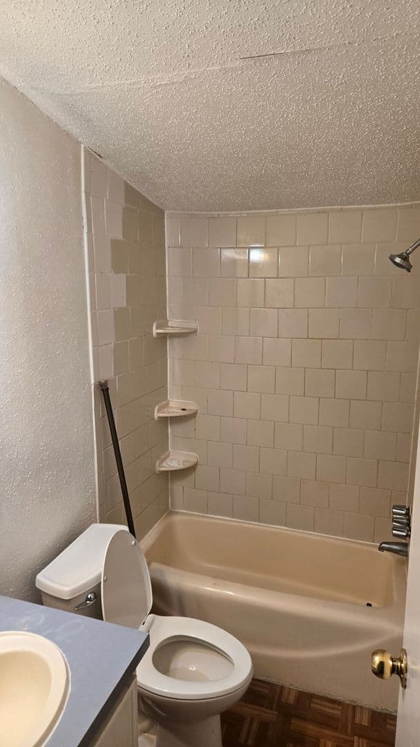 Fresno House: 617 Hickory St