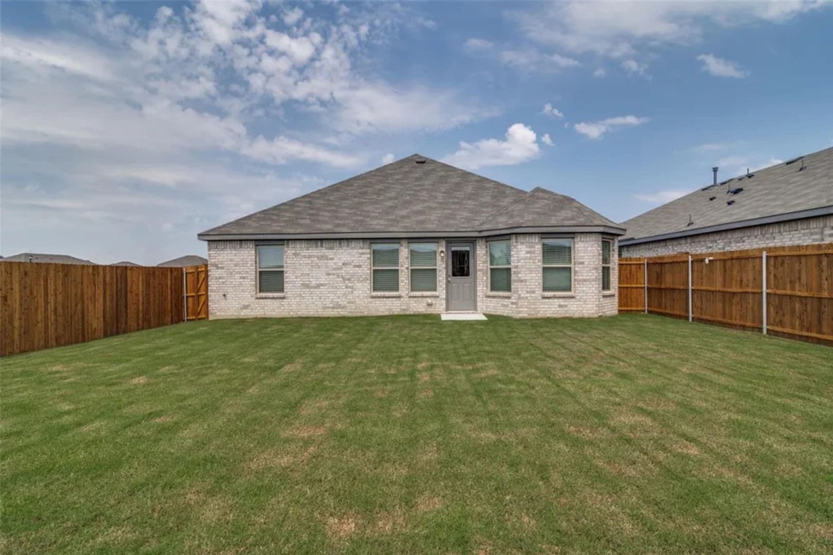 Royse City House: 213 Corcovado Ave