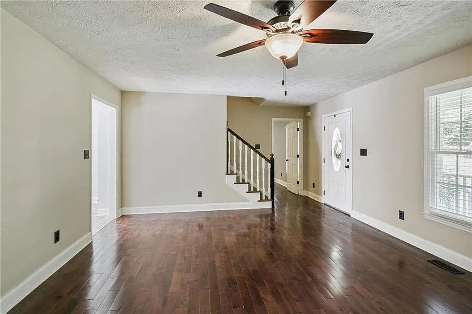 Villa Rica House: 1370 Fernwood Ct