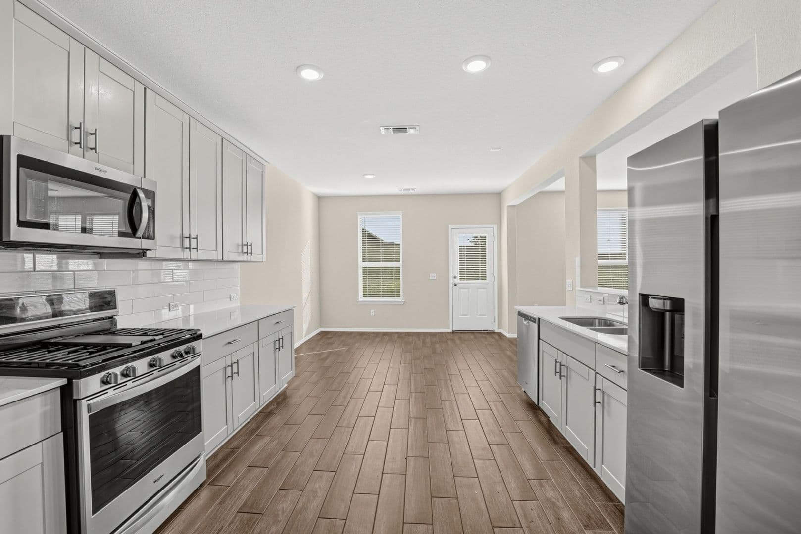 Manor House: 11111 Mestengo Dr