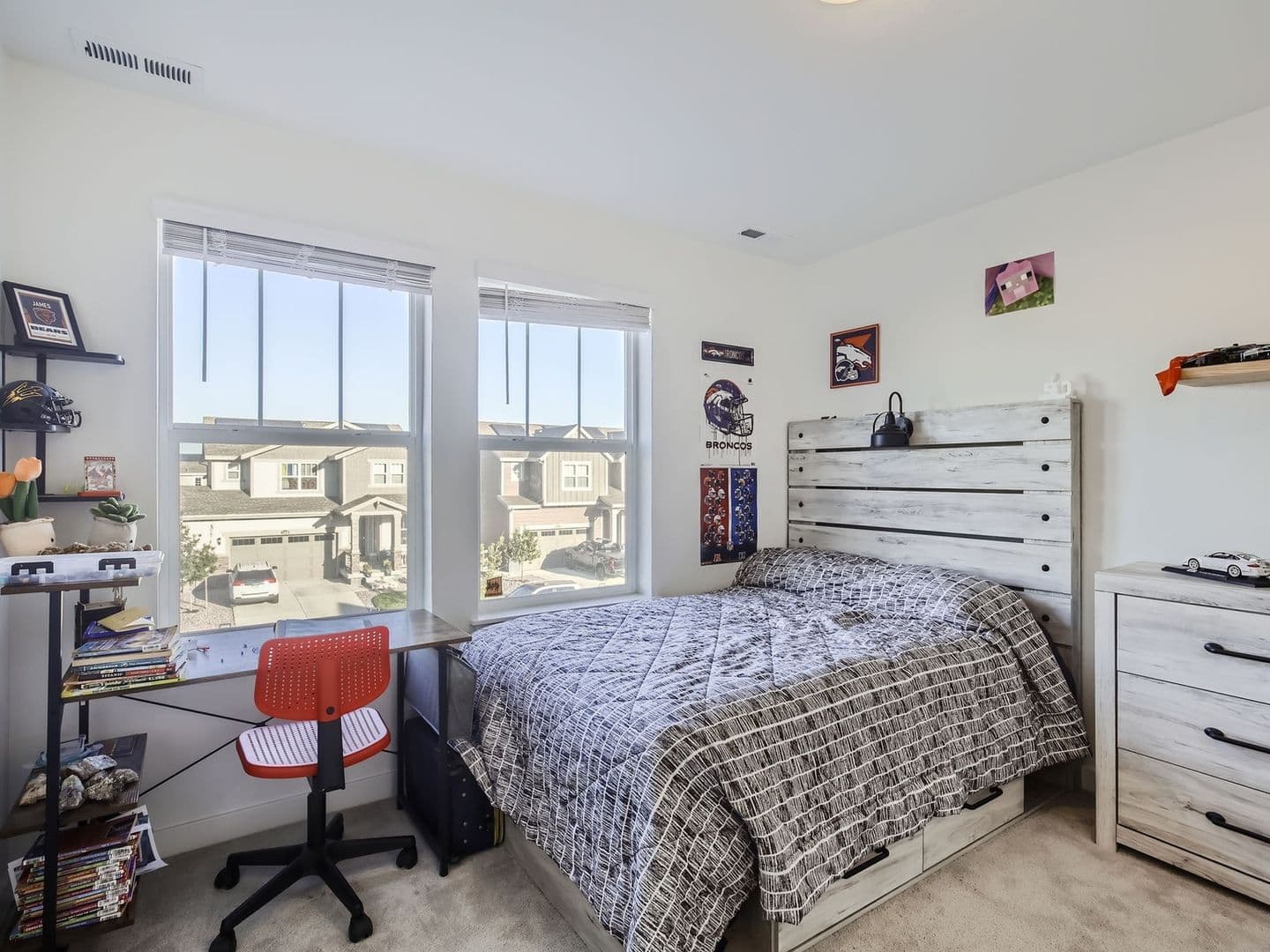 Longmont House: 12885 Bay St