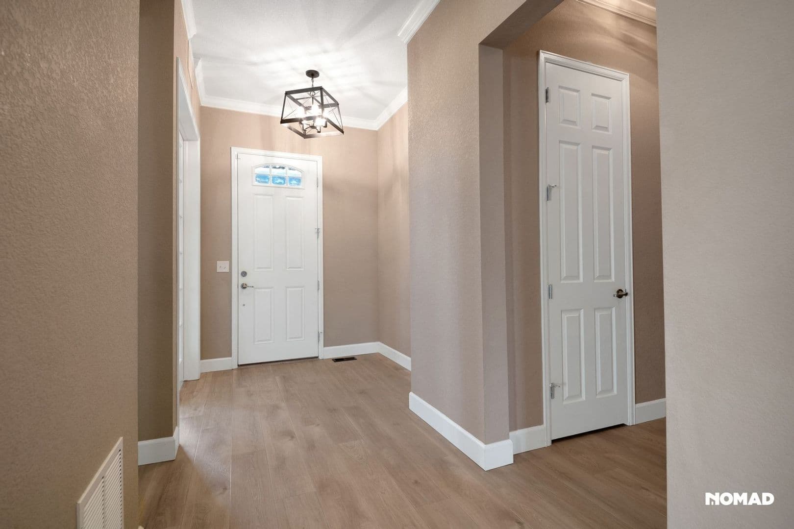 Aurora House: 26926 E Davies Pl