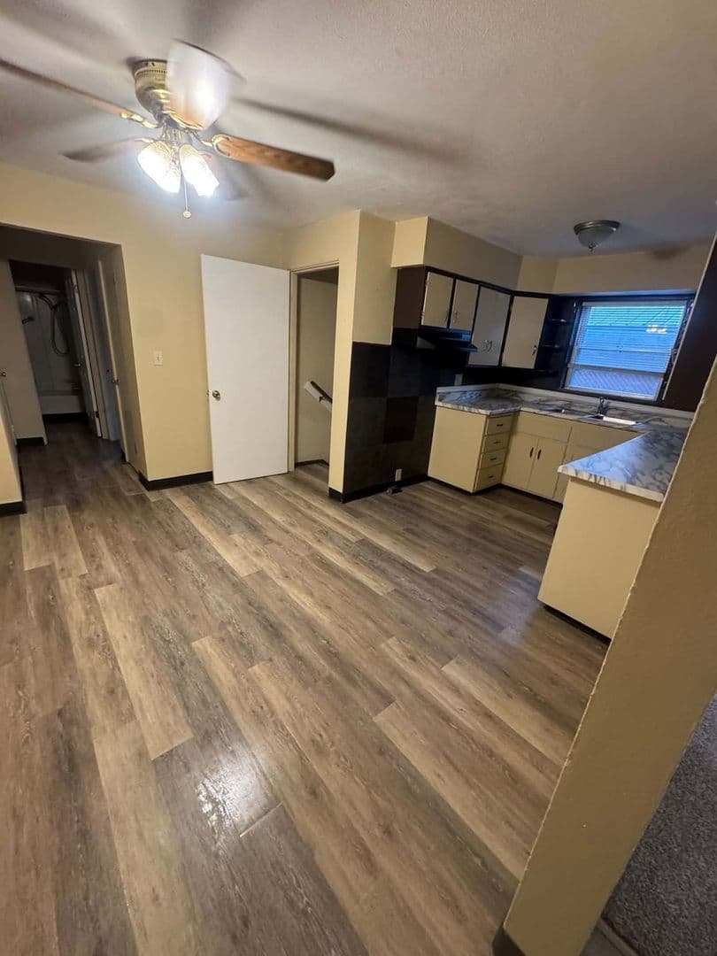 Belleville Townhome: 316 W H St