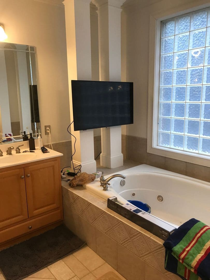 Belmont Townhome: 5041 Woodland Bay Dr
