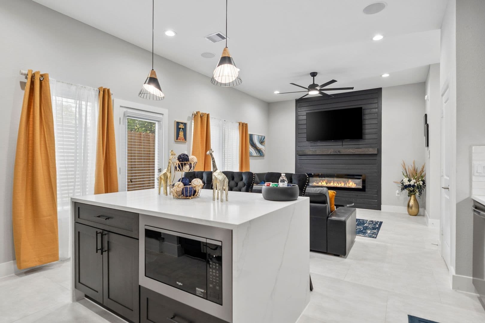 Houston House: 825 Paul Quinn St