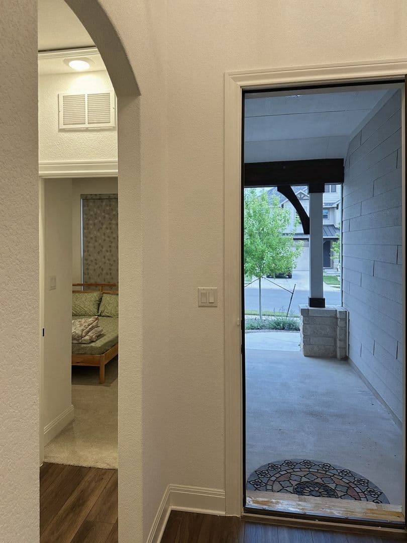 Liberty Hill House: 240 Canyoncrest Way