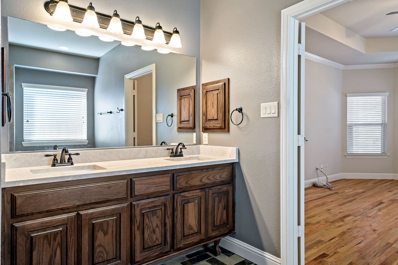 Dallas House: 6523 Prairie Flower Trl
