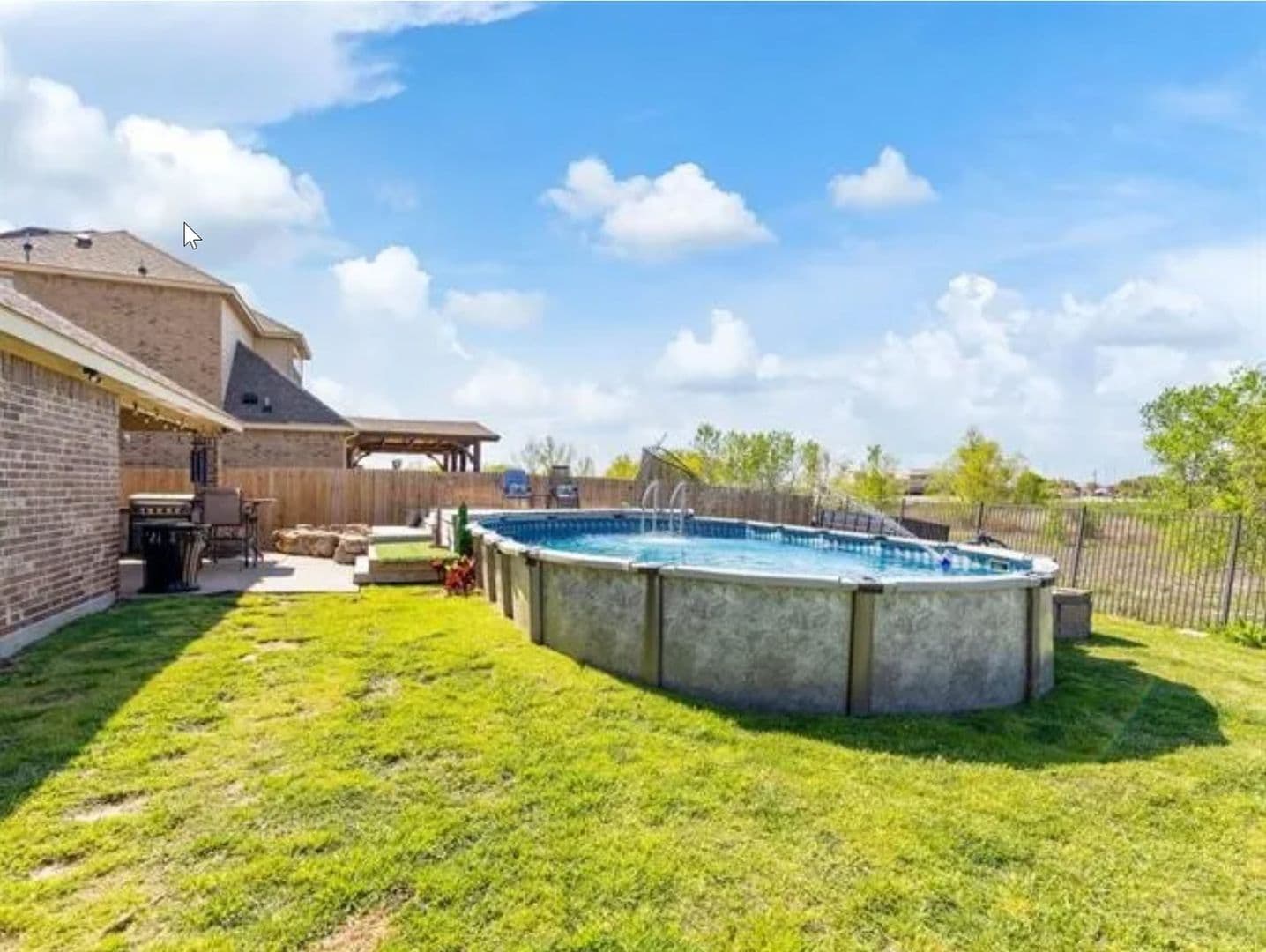 Forney House: 1052 Lufkin Ln