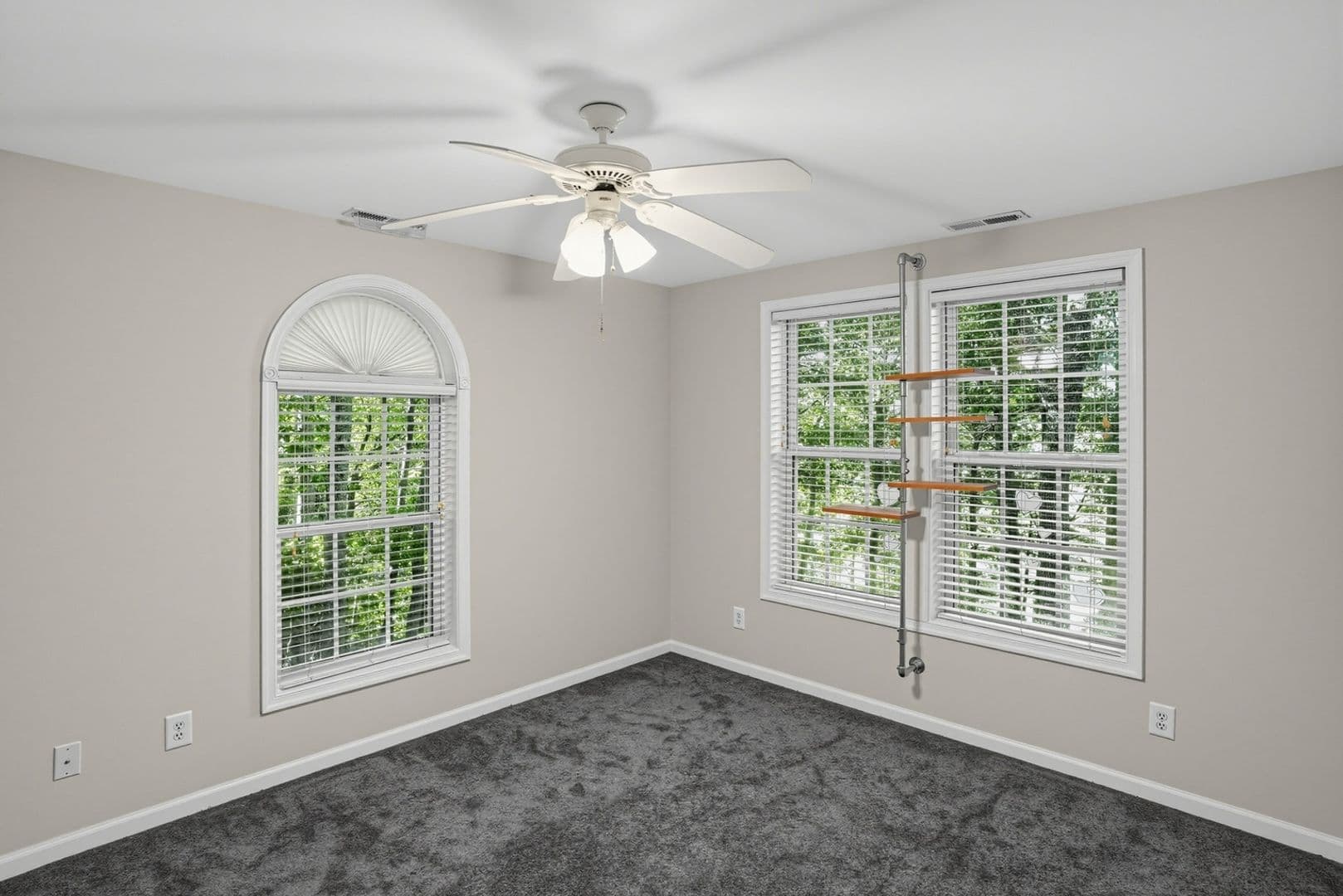 Fleetwood House: 110 Birch Leaf Ln
