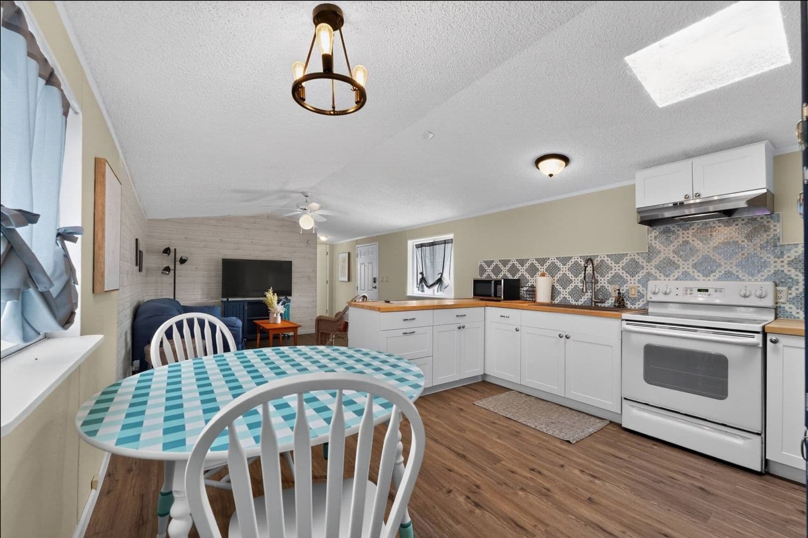 Casa Grande House: 11484 N Cordell St