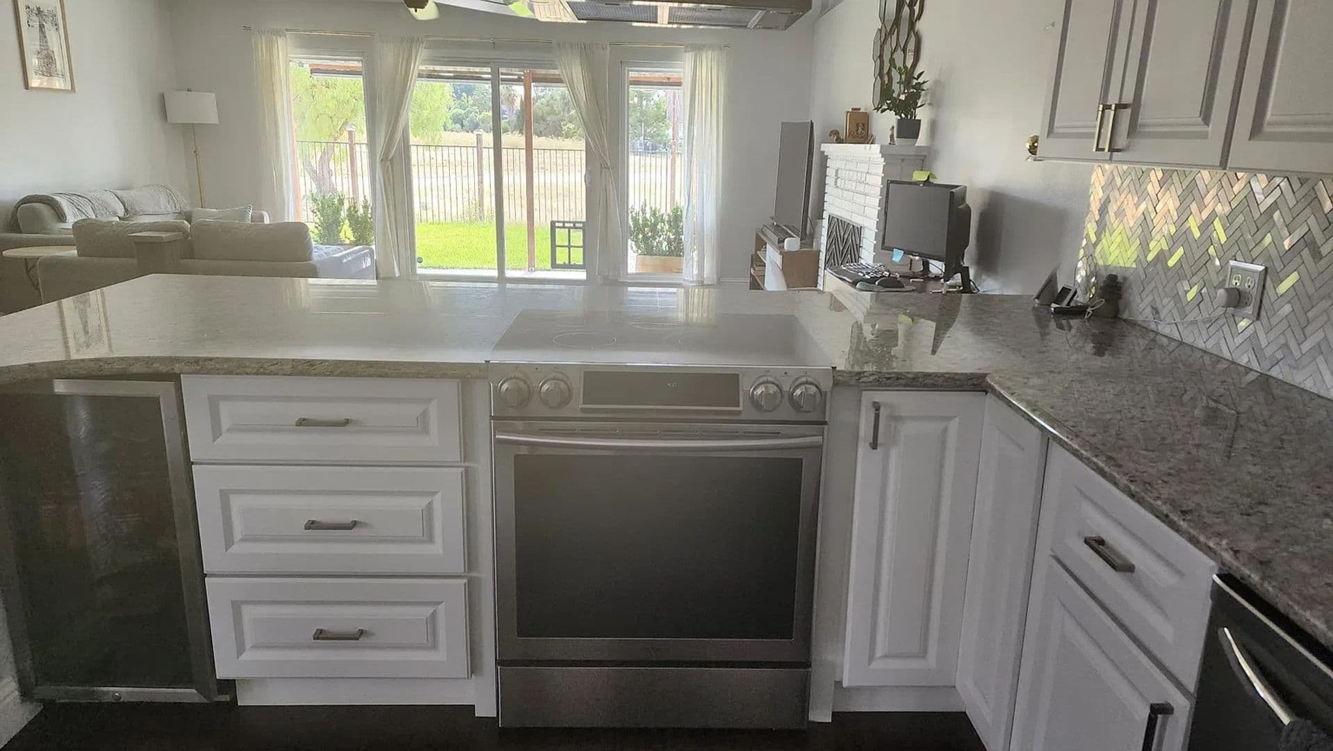 Livermore House: 1032 Hollyhock St