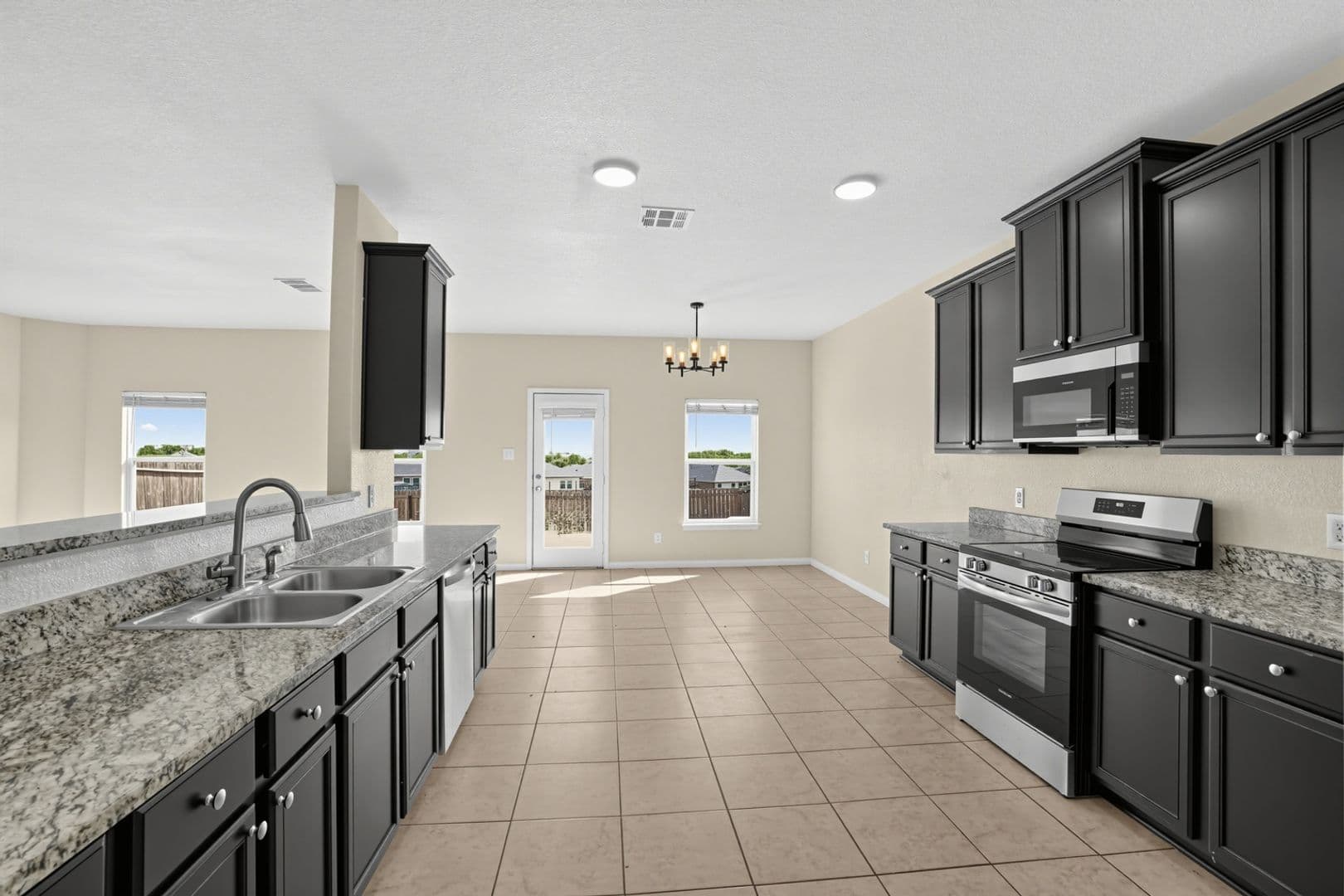 Manor House: 20000 Woodrow Wilson St