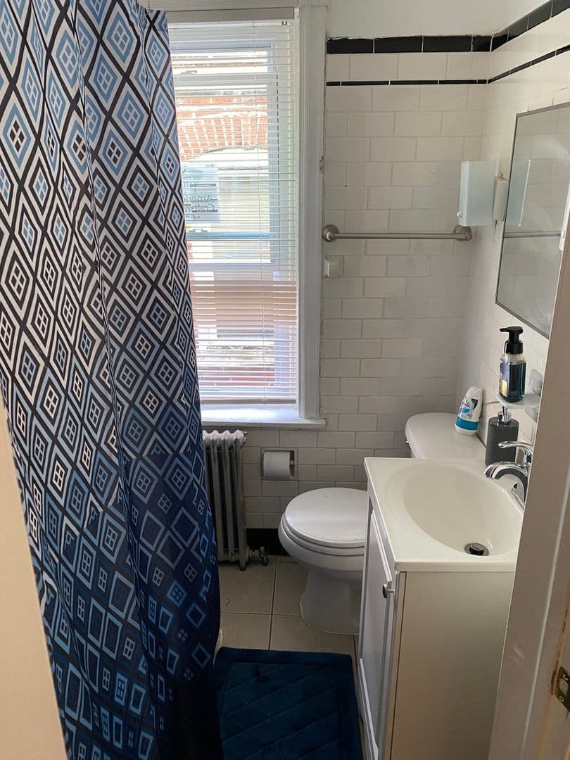 Wilmington House: 7 E 25th St