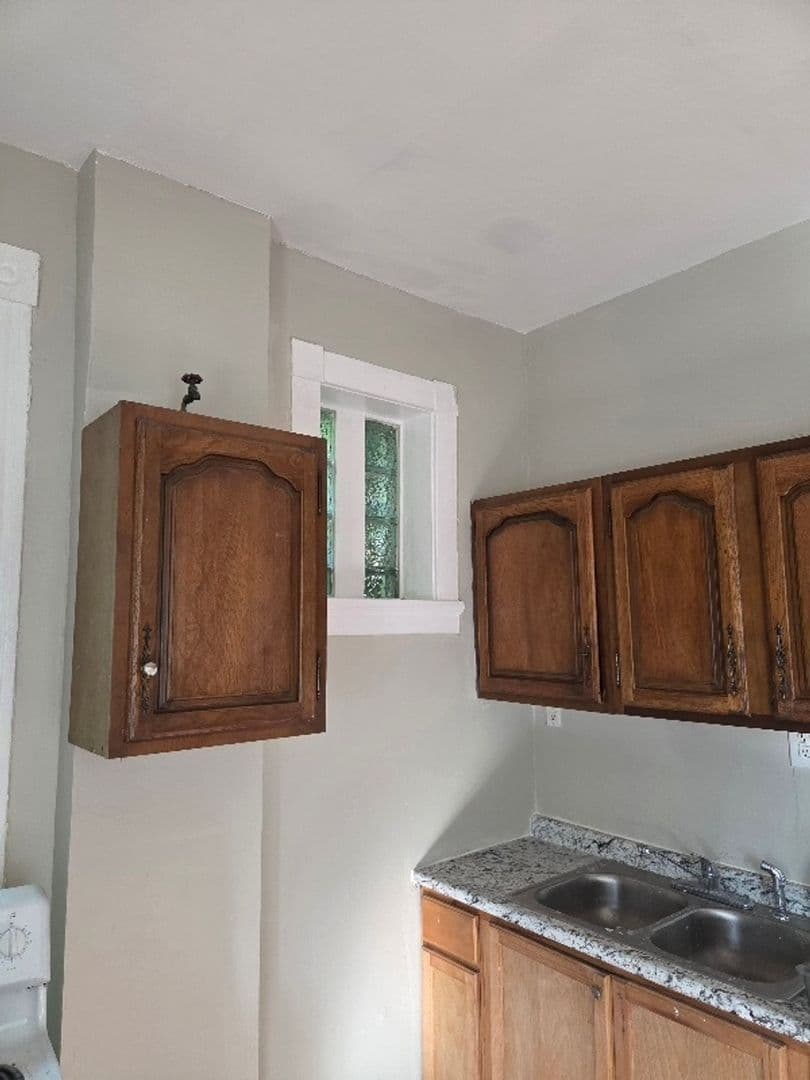 Saint Louis House: 5501 Putnam St