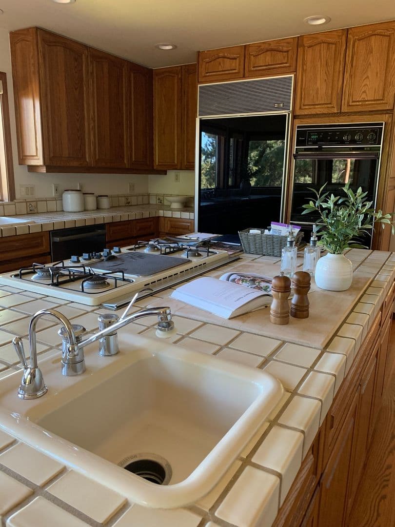 Bend House: 2889 Nw Starview Dr