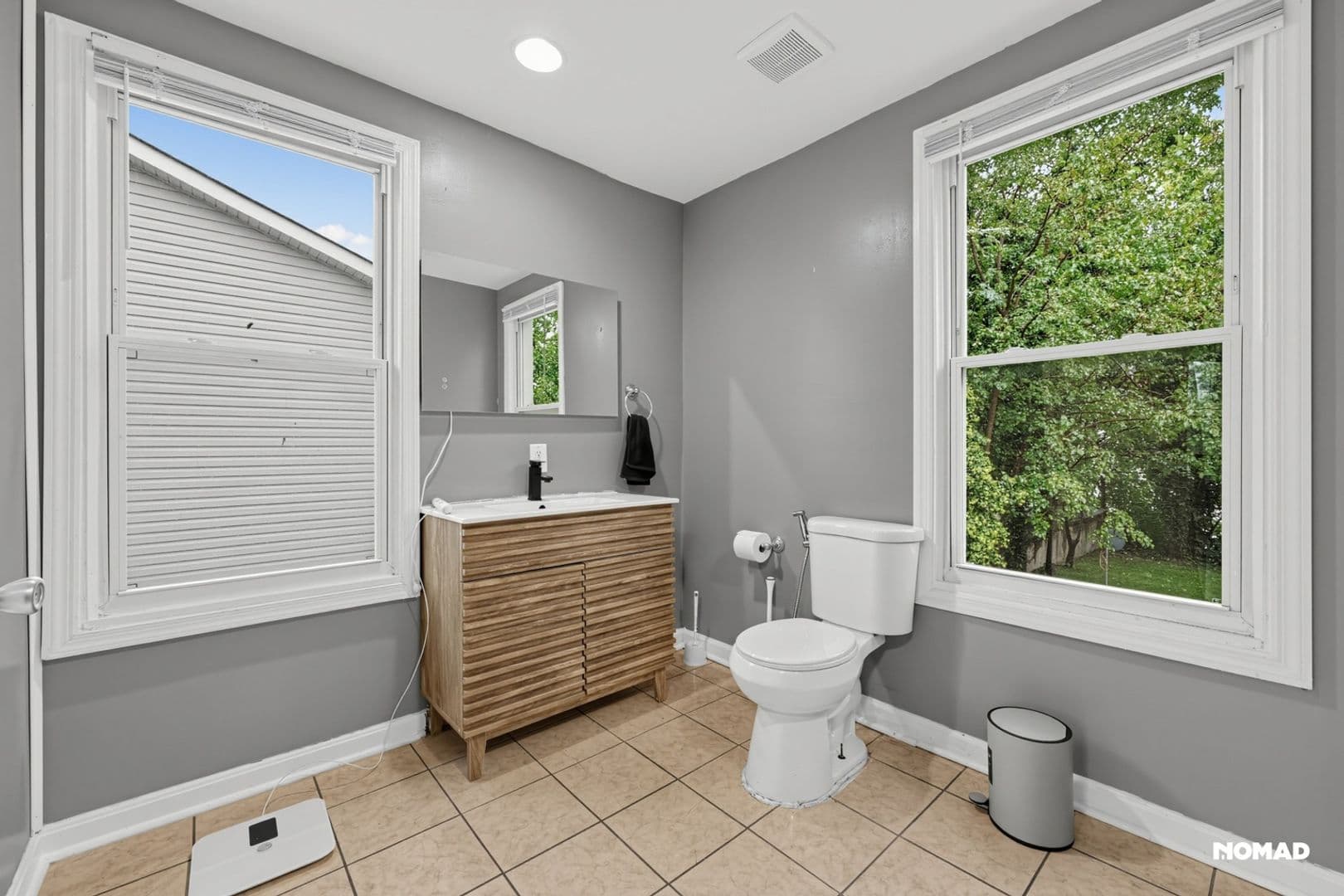 Washington House: 1627 W St SE