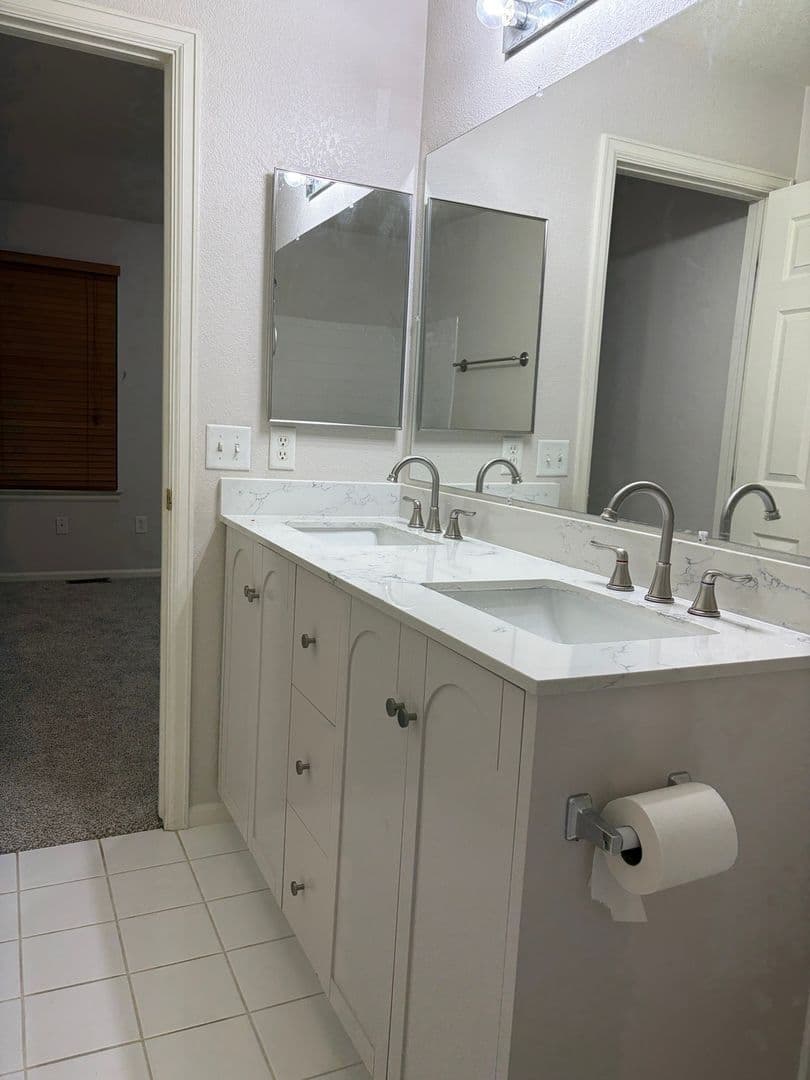Englewood House: 16475 E Phillips Pl